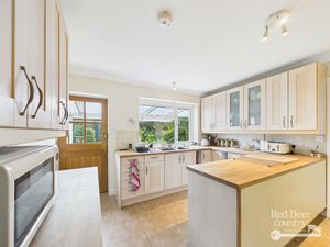 Kitchen- click for photo gallery
